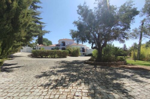 4+1 Bed Villa For Sale – Santa Barbara de Nexe